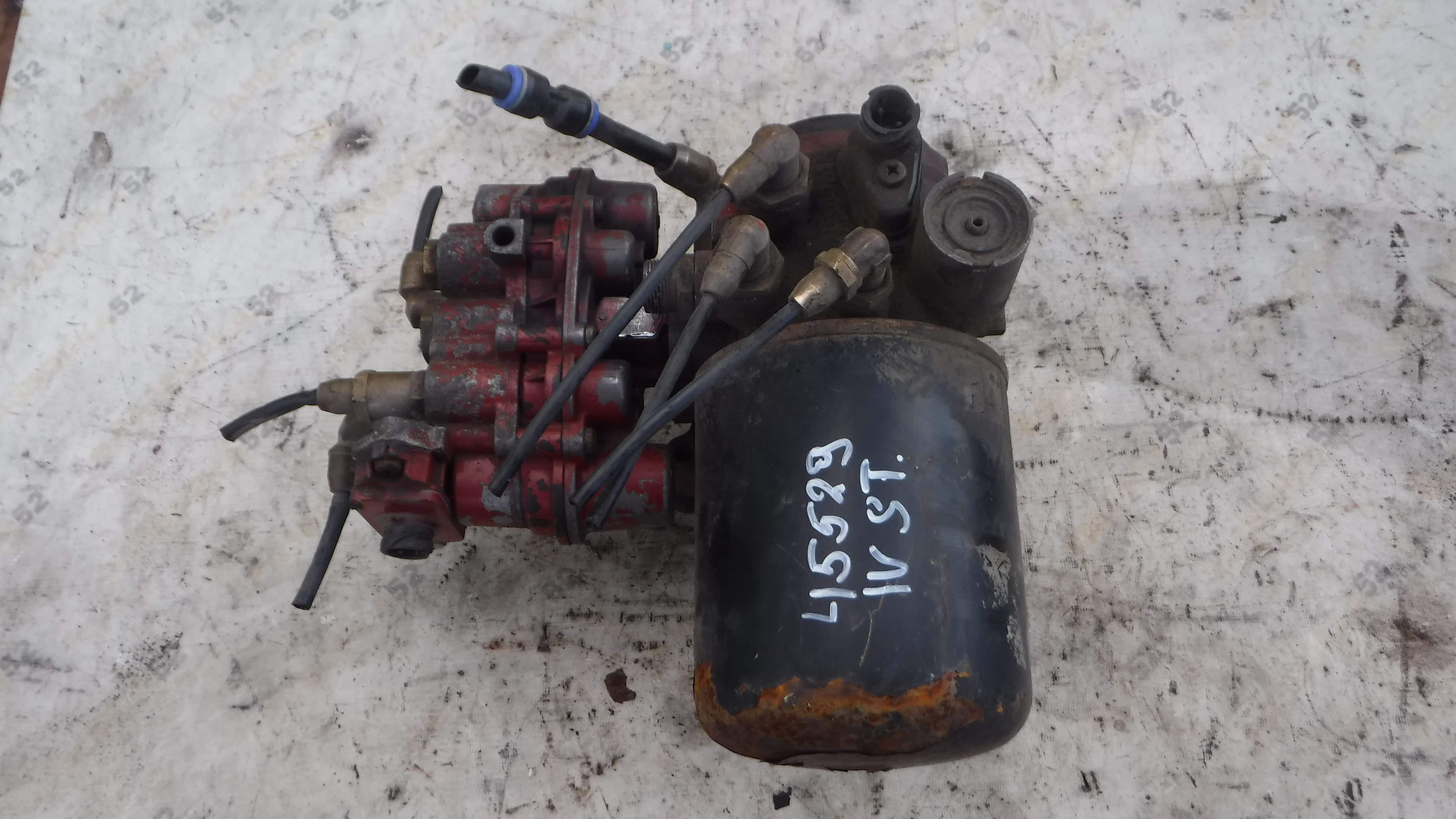 Осушитель воздуха и Кран четырехконтурный защитный в сборе Ивеко Стрейлс IVECO Stralis Cursor 10 2002 41285095